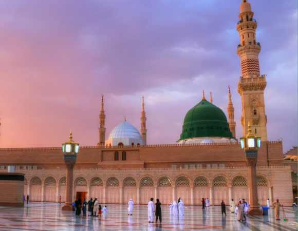 Tips for a Smooth and Meaningful Umrah Experience: Insights from Seasoned Pilgrims